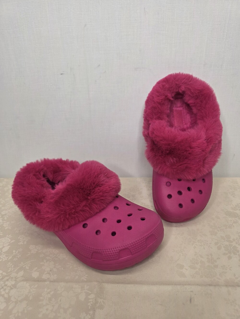 Crocs Classic Mammoth Luxe Fur Lined Clog Magenta Pink Women's 7 Men's 5 Cozy